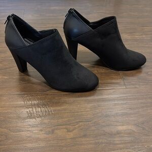 XOXO Women's "Jamsey" black suede round toe booties sz 8.5M